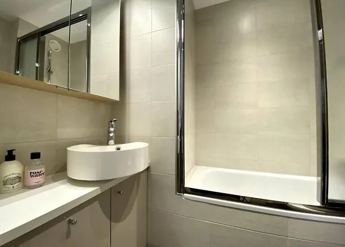 Break By Melrose Bayeux